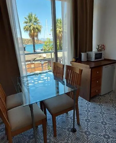 アパート Kordon フェティエ